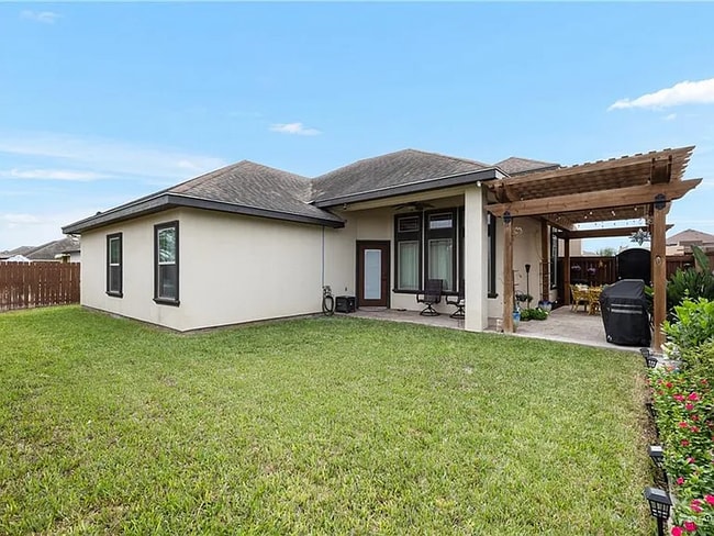 Photo - 2100 Rice Ave