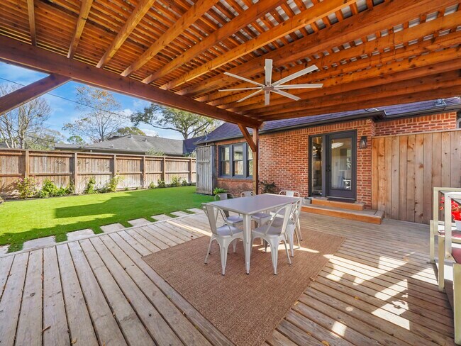 Photo - 2240 Wroxton Rd