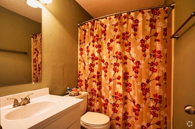 2BR,1BA 825SqFt