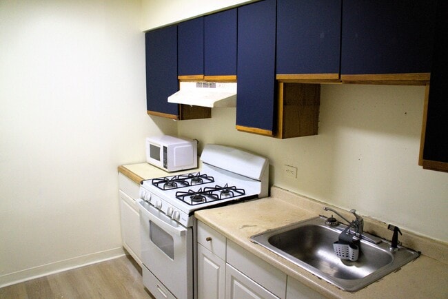 Building Photo - 18 Liberty Ave Unit APT 3