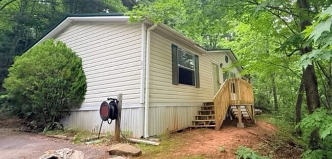 Building Photo - 3 Bedroom 2 Bathroom Doublewide on Private Lot Near Lake Junaluska Unit PIO Lot 25