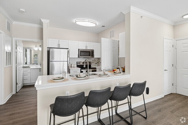 Barcelona 1BR, 1BA - 832SF - Kitchen