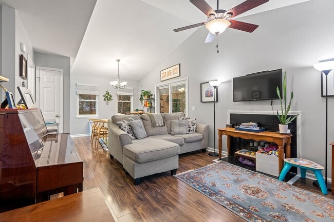 Photo - 3 Bedroom 2 Bath Chapel Hill Home - Available in early August! Near Southern Village