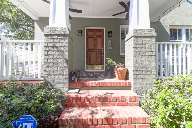 Photo - 1 Darlington Ave