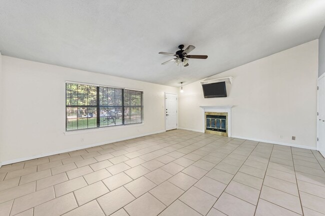 Photo - 121 Lake Vista W