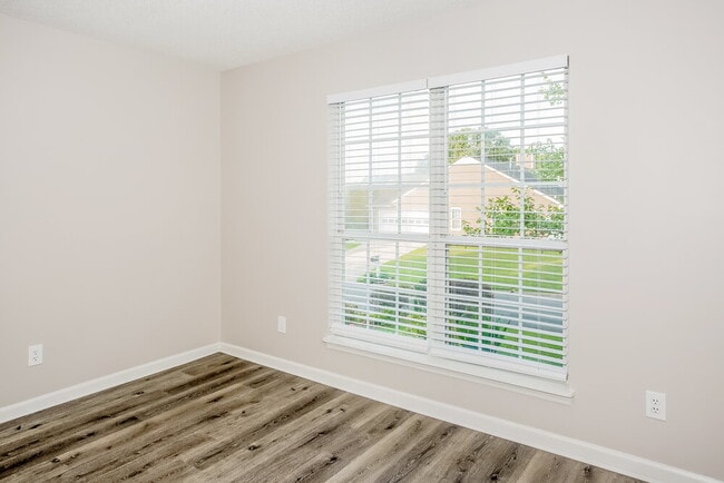 Photo - 3381 Chadbury Dr NW