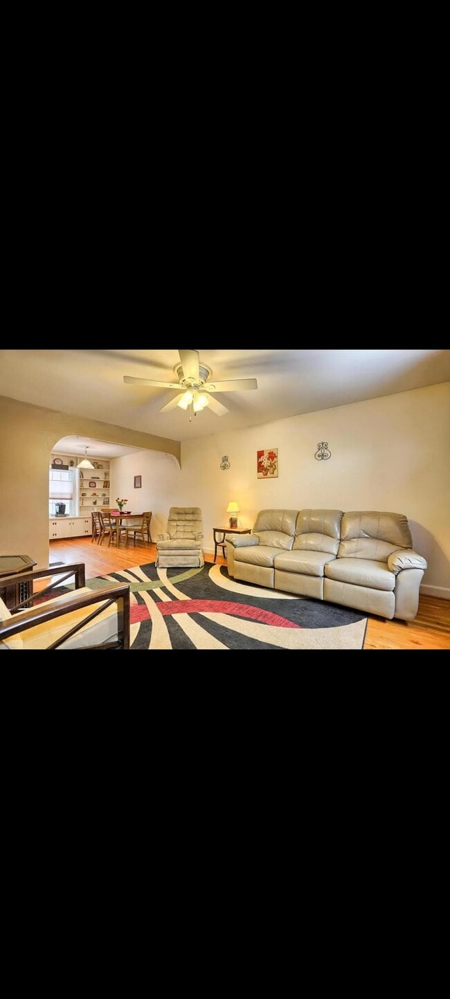 Photo - 563 E Frederick St