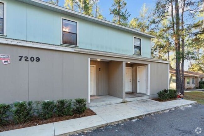Building Photo - SW Gainesville Condo