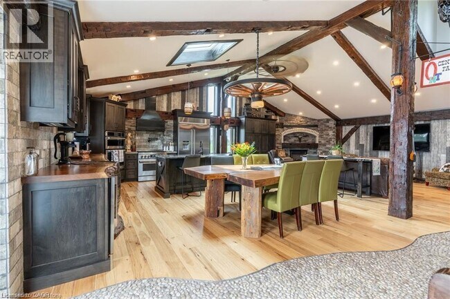 Photo - 928 Brock Rd