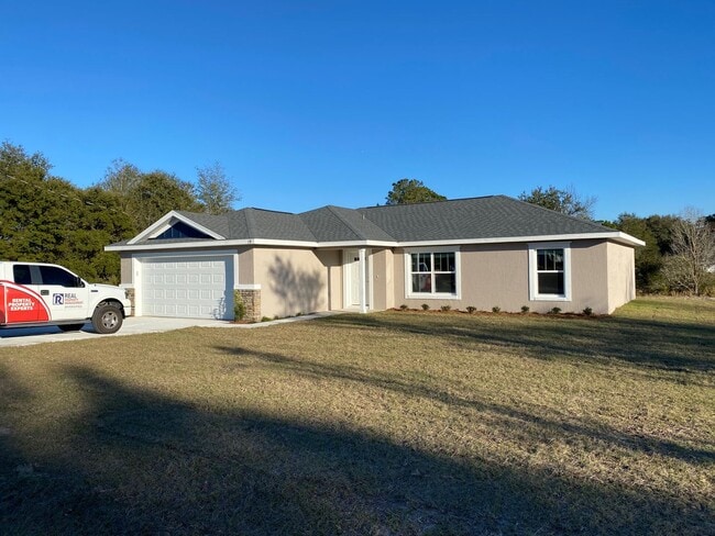 Photo - Available December 15th.....Custom Home - Desirable SE Ocala Neighborhood 3/2/2 **WON'T LAST**