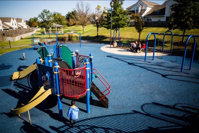 Área de juegos para niños - Bellevue Homes - No Cost Utilities*