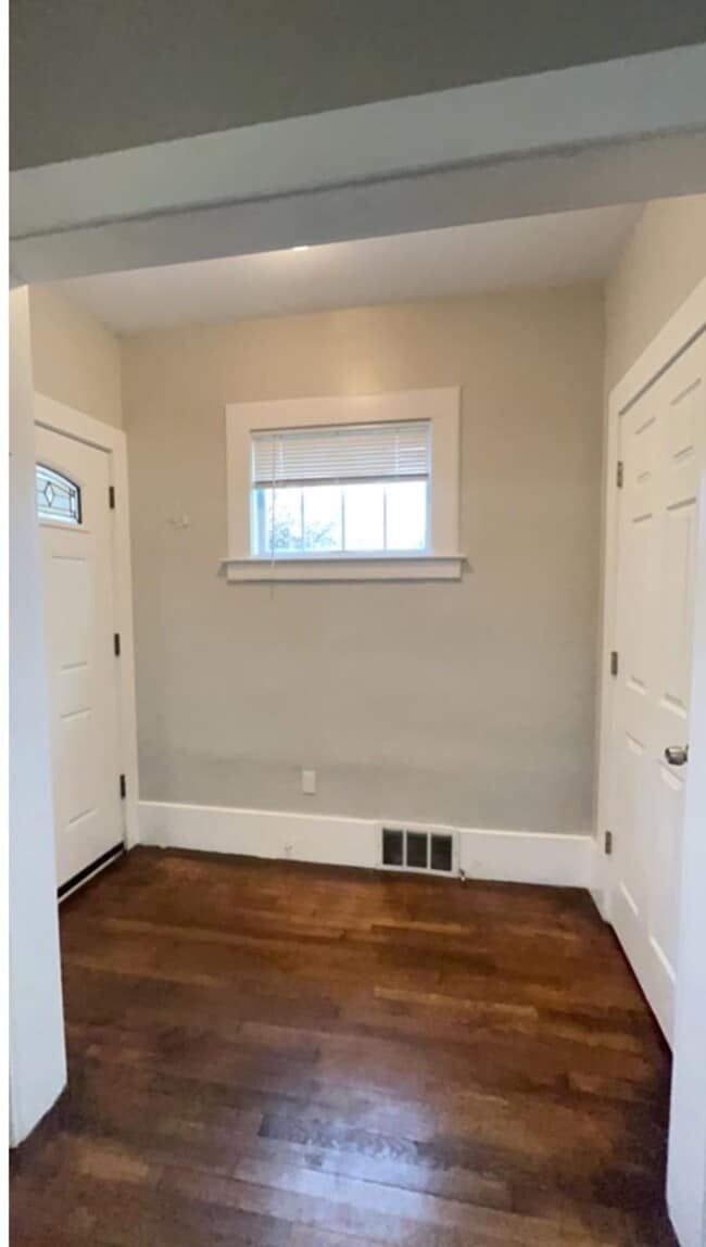 Photo - 7426 Dunedin St