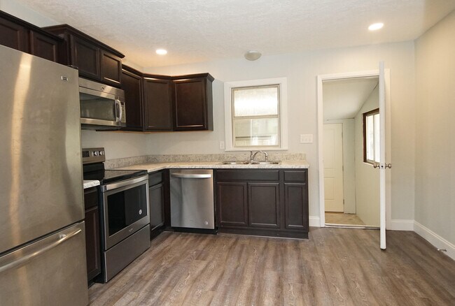 Photo - 114 Montrose Dr