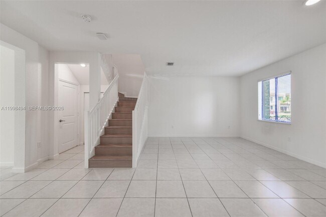 Photo - 640 NE 207th St