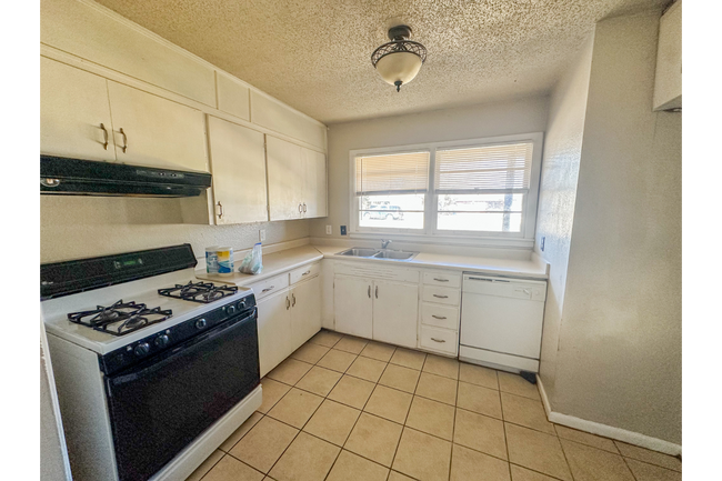 Photo - 2805 53rd St