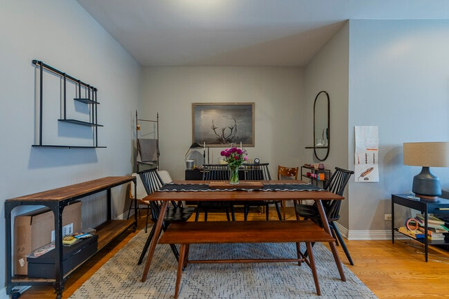 Photo - 127 E 18th St