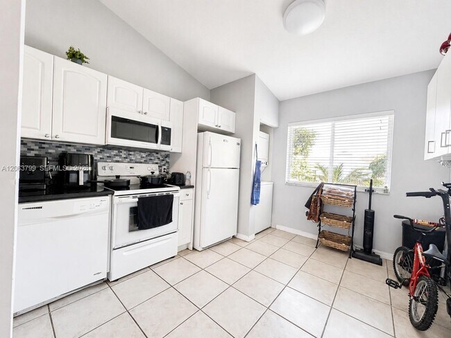 7830 NW 6th St Unit 204