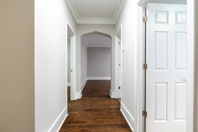 Photo - 7420 N Damen Ave