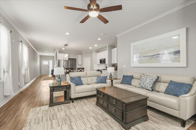 Photo - 1095 N Findley St