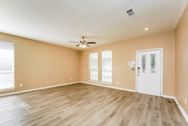 Photo - 7921 Wayne Way