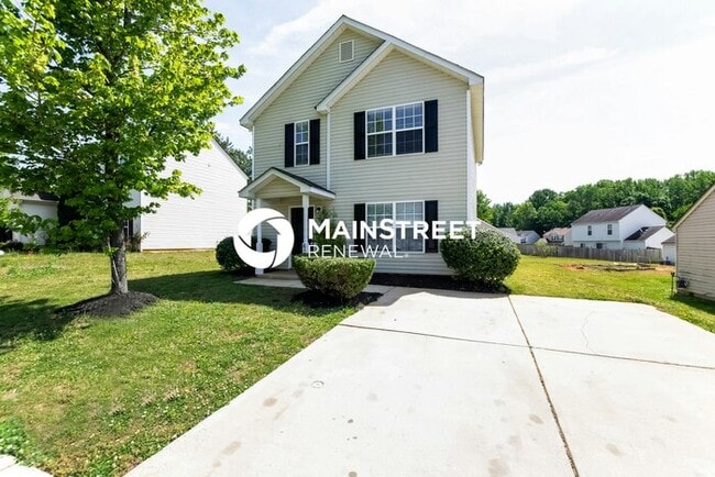 Photo - 3 Bedroom Pet-Friendly Home in Charlotte, NC with Main Street Renewal