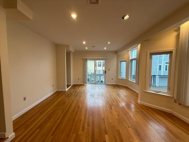 Photo - 10 Rollins Ct Unit 10