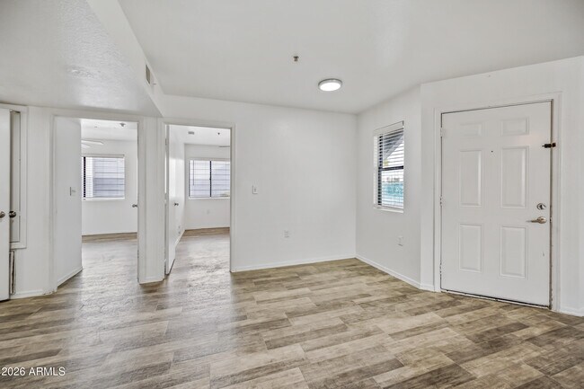 Photo - 3065 N 67th Ave Unidad 122