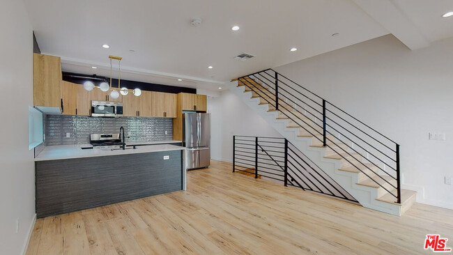 Photo - 16012 Cantlay St Condominio