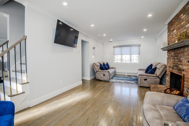 Building Photo - 110 Smith Hill Rd Unit ID1328114P