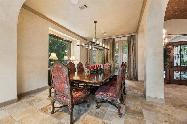 2 Lacewood Ln