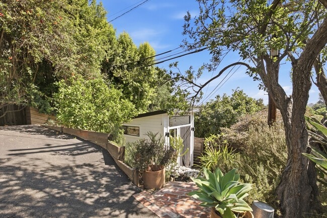 8555 Walnut Dr