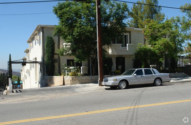 Tujunga Canyon Apts