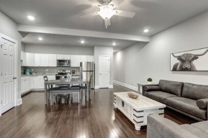 Photo - 418 Caldwell Dr