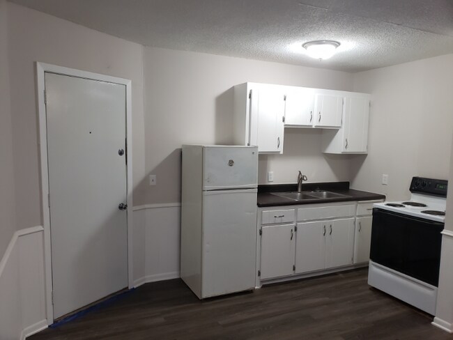 Photo - 123 N Walnut St