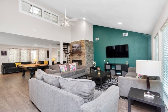 Photo - 902 Golden Bear Ln