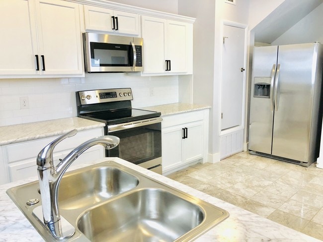 Kitchen - 1132 NW 34th St Unit 2