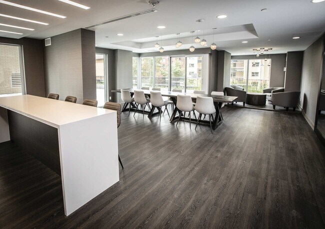 Photo - 561 Sherbourne