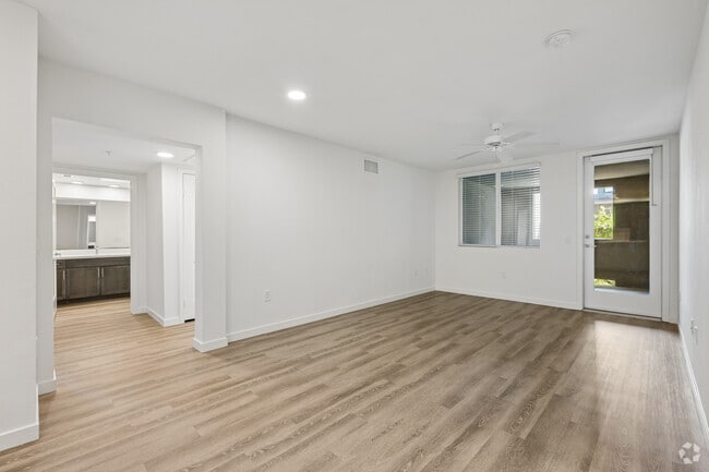 3BR, 2BA - 1464SF - Living Room