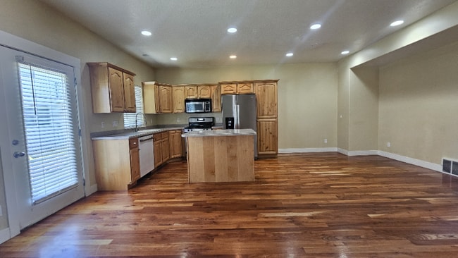 Photo - 2718 N Elm Dr