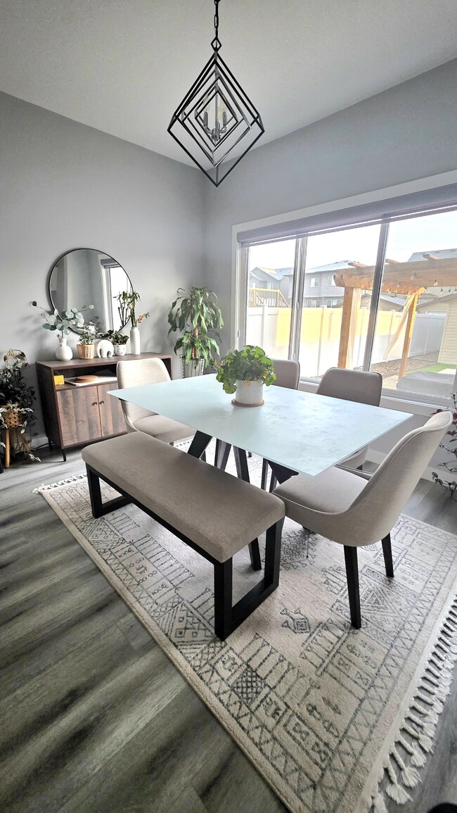 Photo - 959 McFaull Mnr