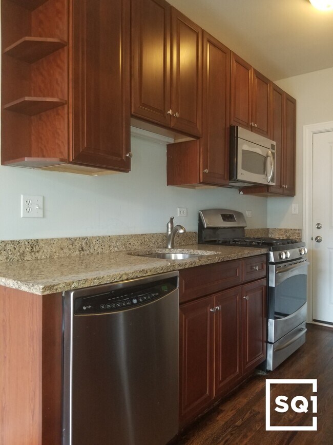 Photo - 825 W Addison St Unit 3