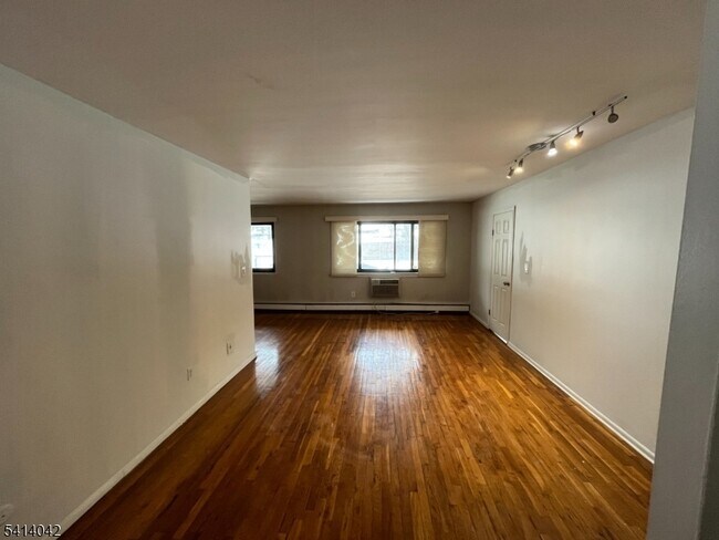 Photo - 401 Highway22B40U6 Unidad F