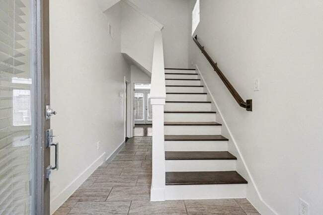 Photo - 715 Hartman St