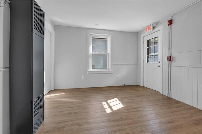 Photo - 215 Broad St