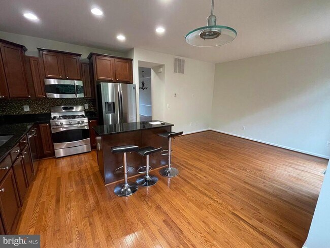 Photo - 327 Woodstream Blvd