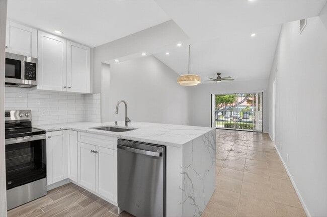 Photo - 6649 Somerset Dr Unit A206