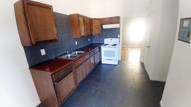 Photo - 2004 Family Ln.