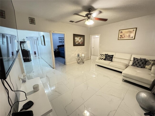 Photo - 343 W 42nd St