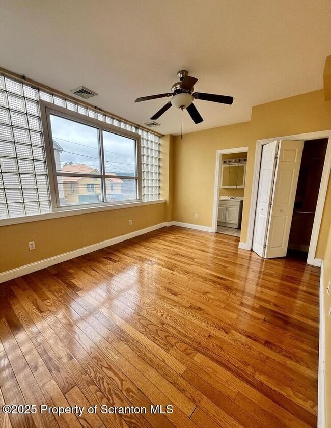 Photo - 512 S Main St