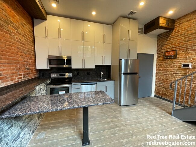 Photo - 1030 Commonwealth Ave Unidad 102